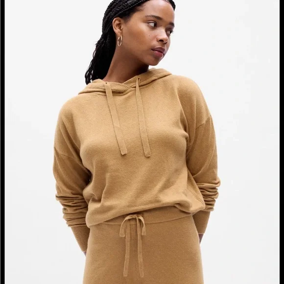 gap camel sweater
